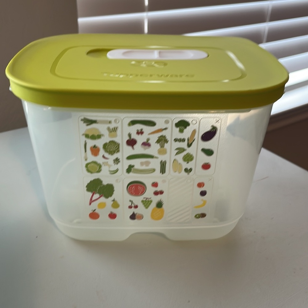 New! Tupperware FridgeSmart Containers - Picture 2 of 5